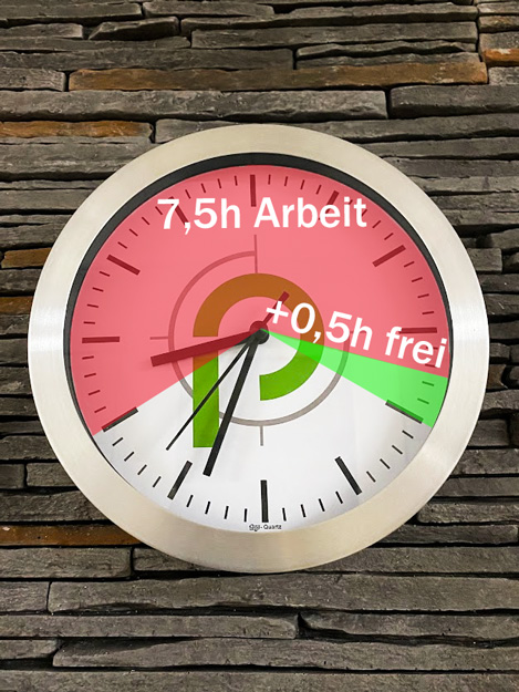 Uhr, auf der 7,5 Stunden in rot und 0,5 Stunden in grün markiert sind.