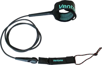 Eine schwarze Surfboard Leash mit einer Fußmanschette